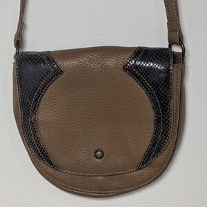 Vince Camuto Tassi Cognac Tan Leather Tassel Crossbody Shoulder Bag Purse EUC